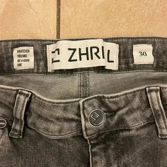 Original Zhrill Jeans Mid Rise denim cropped bottom comfortable & stylish. - Picture 13 of 15